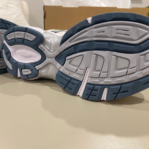 ASICS 1130 - Picture 6 of 7